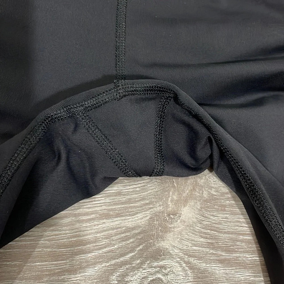 Lululemon Crop Legging Mesh Knee Black with White Striped Details 6 - Picture 12 of 16